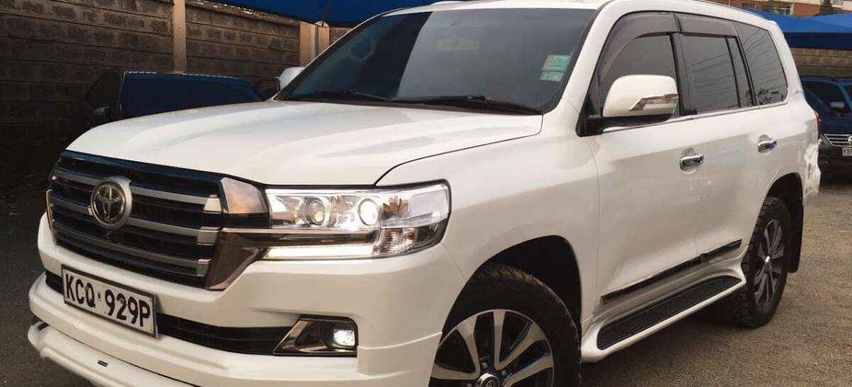 Toyota Land Cruiser V8 Bamm Tours & Safaris